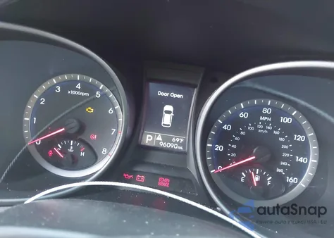 2015 Hyundai Santa Fe Sport 2.4L z USA, uszkodzony, nr VIN 5XYZTDLBXFG247970